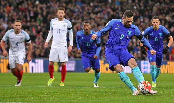 突破至篮下 突破至篮下